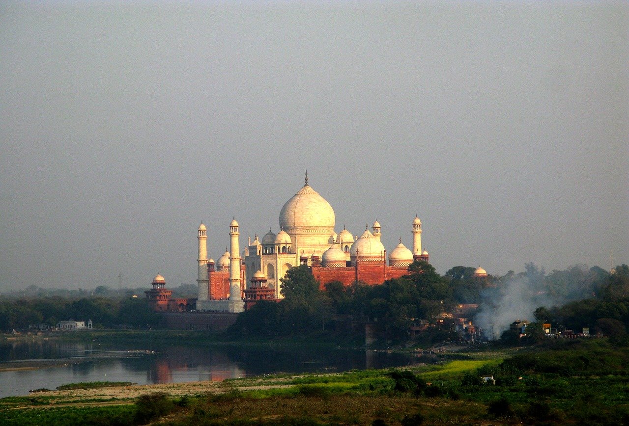 From Delhi Private Sunset Taj Mahal and Agra Tour by Car